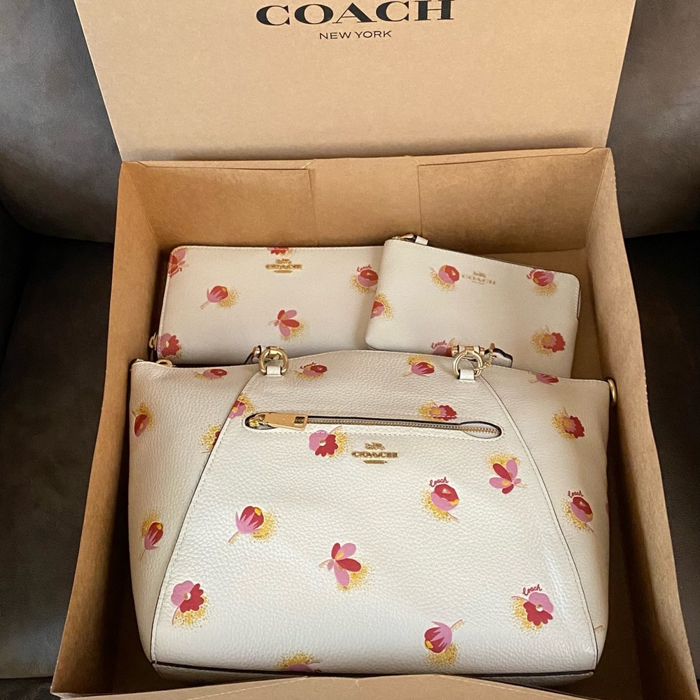 COACH 3 PIECE BUNDLE!! NWT!! OMG!